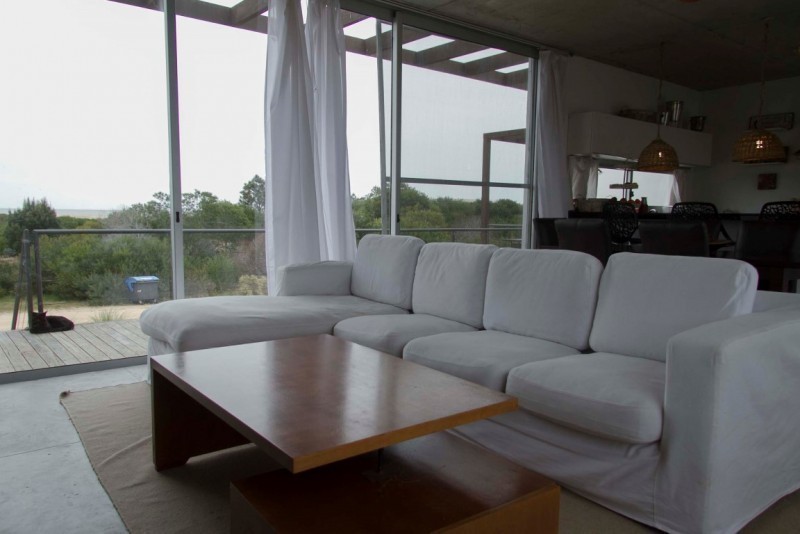 Muy linda casa con pileta en Arenas de Jose Ignacio